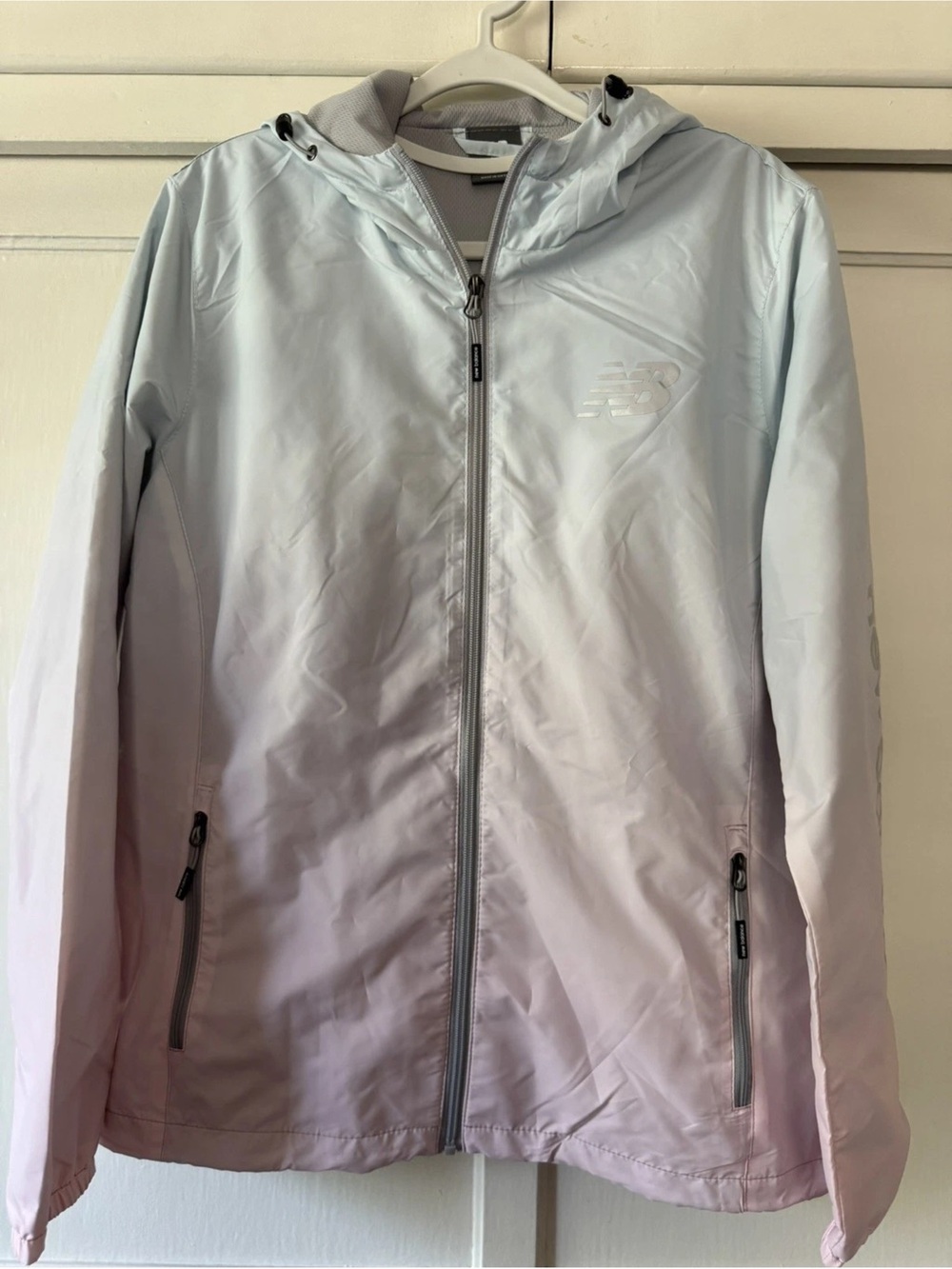 New Balance Women's Light Blue to Pink Ombré Hooded Wind breaker Jacket Sz L